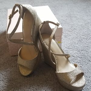 Badgley Mischka Gold Glitter Wedges